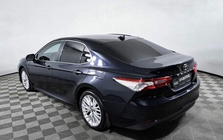Toyota Camry, 2018 год, 2 299 000 рублей, 8 фотография