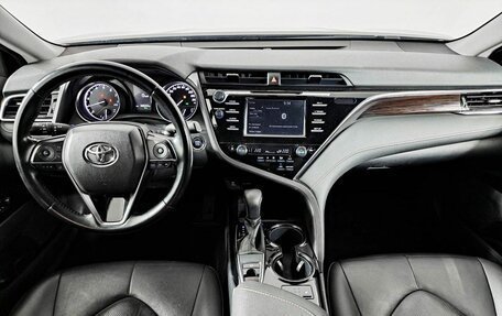 Toyota Camry, 2018 год, 2 299 000 рублей, 17 фотография