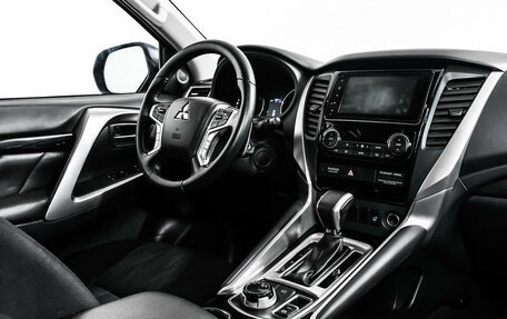 Mitsubishi Pajero Sport III рестайлинг, 2019 год, 2 999 000 рублей, 9 фотография
