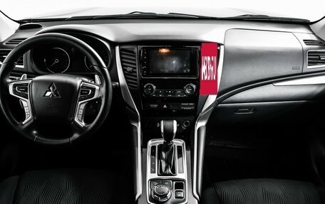 Mitsubishi Pajero Sport III рестайлинг, 2019 год, 2 999 000 рублей, 11 фотография