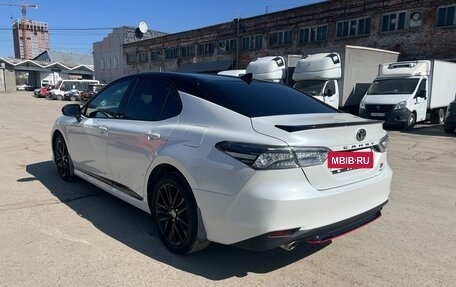 Toyota Camry, 2021 год, 3 890 000 рублей, 7 фотография