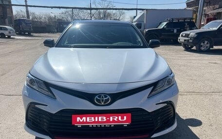 Toyota Camry, 2021 год, 3 890 000 рублей, 2 фотография