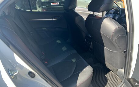 Toyota Camry, 2021 год, 3 890 000 рублей, 32 фотография