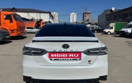 Toyota Camry, 2021 год, 3 890 000 рублей, 6 фотография