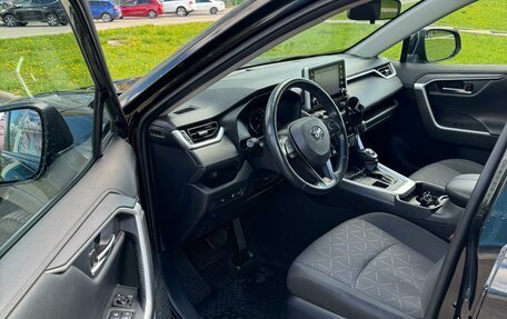 Toyota RAV4, 2020 год, 3 200 000 рублей, 10 фотография