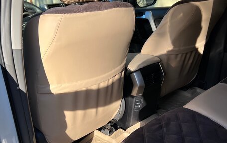 Toyota Land Cruiser Prado 150 рестайлинг 2, 2012 год, 3 600 000 рублей, 23 фотография