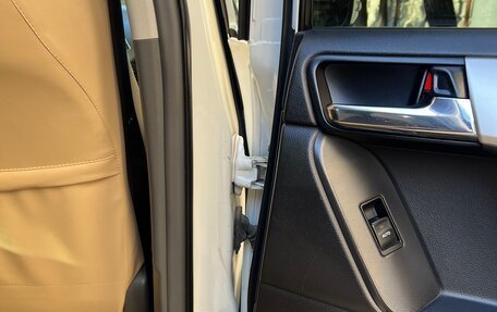Toyota Land Cruiser Prado 150 рестайлинг 2, 2012 год, 3 600 000 рублей, 28 фотография