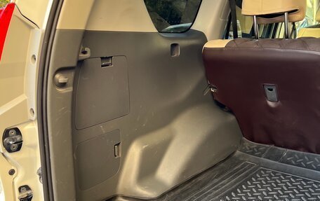 Toyota Land Cruiser Prado 150 рестайлинг 2, 2012 год, 3 600 000 рублей, 26 фотография