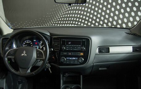 Mitsubishi Outlander III рестайлинг 3, 2014 год, 1 298 000 рублей, 11 фотография