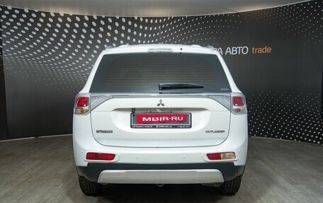 Mitsubishi Outlander III рестайлинг 3, 2014 год, 1 298 000 рублей, 8 фотография
