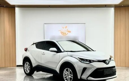 Toyota C-HR I рестайлинг, 2021 год, 1 530 000 рублей, 3 фотография
