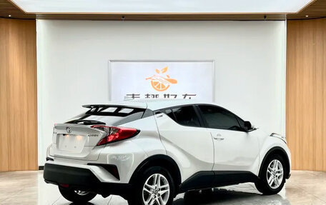 Toyota C-HR I рестайлинг, 2021 год, 1 530 000 рублей, 8 фотография
