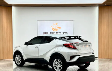 Toyota C-HR I рестайлинг, 2021 год, 1 530 000 рублей, 4 фотография