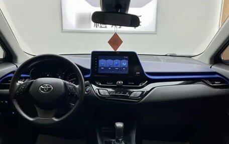 Toyota C-HR I рестайлинг, 2021 год, 1 530 000 рублей, 16 фотография