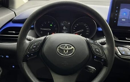 Toyota C-HR I рестайлинг, 2021 год, 1 530 000 рублей, 21 фотография