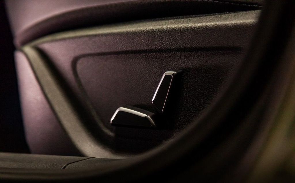 Geely Emgrand, 2024 год, 2 363 990 рублей, 18 фотография