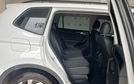 Volkswagen Tiguan II, 2022 год, 2 418 000 рублей, 8 фотография