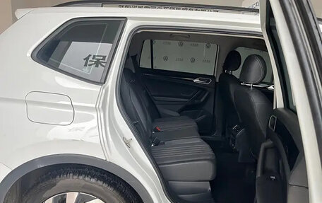 Volkswagen Tiguan II, 2022 год, 2 418 000 рублей, 5 фотография