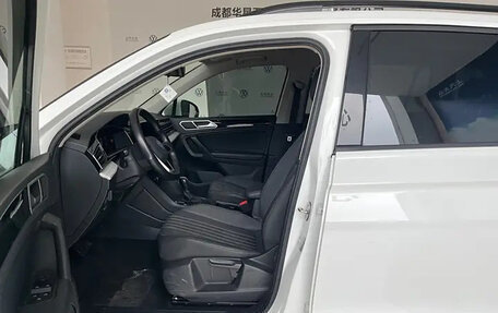 Volkswagen Tiguan II, 2022 год, 2 418 000 рублей, 4 фотография