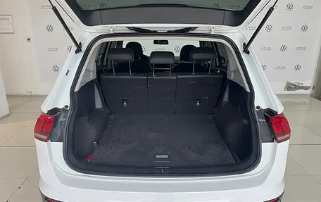 Volkswagen Tiguan II, 2022 год, 2 418 000 рублей, 9 фотография