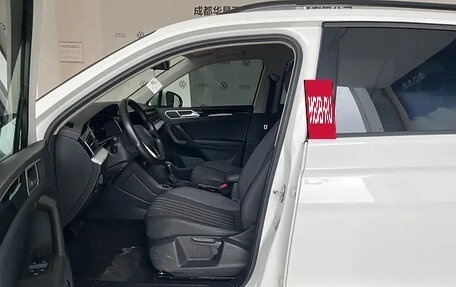 Volkswagen Tiguan II, 2022 год, 2 418 000 рублей, 7 фотография