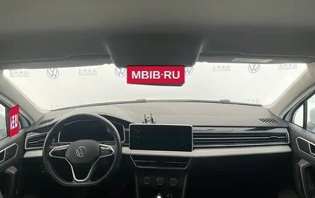 Volkswagen Tiguan II, 2022 год, 2 418 000 рублей, 13 фотография