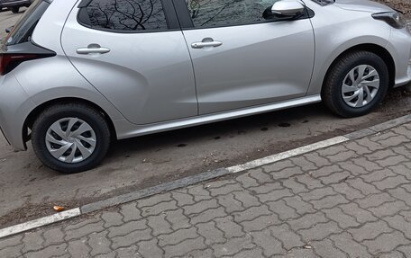 Toyota Yaris, 2020 год, 1 550 000 рублей, 5 фотография