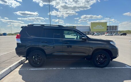 Toyota Land Cruiser Prado 150 рестайлинг 2, 2011 год, 2 650 000 рублей, 3 фотография