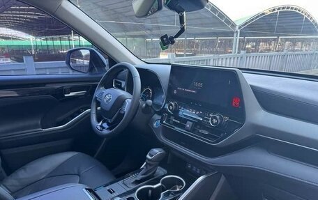 Toyota Highlander, 2022 год, 4 020 000 рублей, 10 фотография