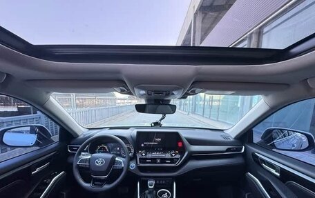 Toyota Highlander, 2022 год, 4 020 000 рублей, 11 фотография