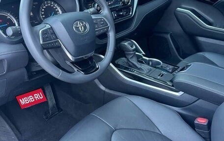 Toyota Highlander, 2022 год, 4 020 000 рублей, 8 фотография