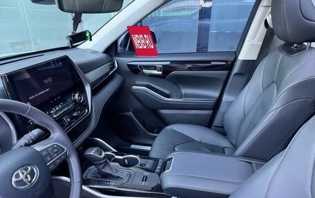 Toyota Highlander, 2022 год, 4 020 000 рублей, 9 фотография