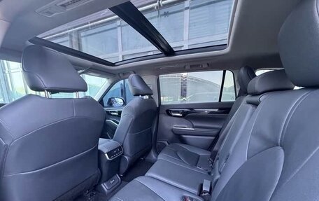 Toyota Highlander, 2022 год, 4 020 000 рублей, 14 фотография