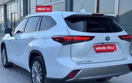 Toyota Highlander, 2022 год, 4 020 000 рублей, 2 фотография