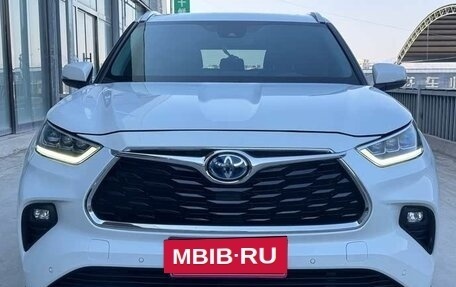 Toyota Highlander, 2022 год, 4 020 000 рублей, 5 фотография