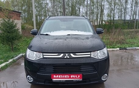 Mitsubishi Outlander III рестайлинг 3, 2013 год, 1 450 000 рублей, 2 фотография