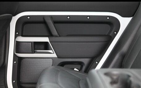 Land Rover Defender II, 2023 год, 9 000 000 рублей, 18 фотография