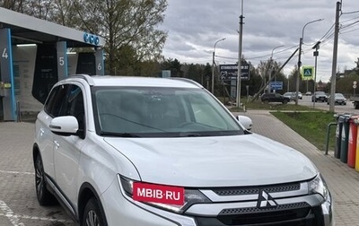Mitsubishi Outlander III рестайлинг 3, 2019 год, 2 700 000 рублей, 1 фотография