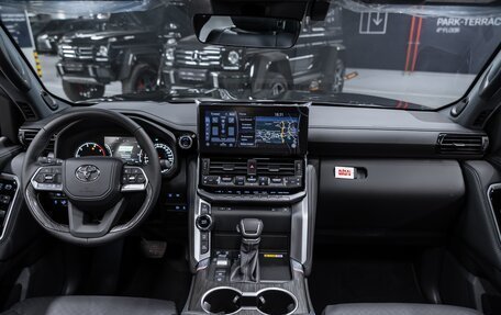 Toyota Land Cruiser, 2024 год, 12 950 000 рублей, 3 фотография