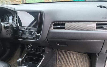 Mitsubishi Outlander III рестайлинг 3, 2019 год, 2 700 000 рублей, 11 фотография