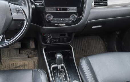 Mitsubishi Outlander III рестайлинг 3, 2019 год, 2 700 000 рублей, 12 фотография
