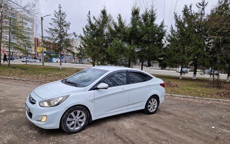 Hyundai Solaris II рестайлинг, 2012 год, 850 000 рублей, 3 фотография