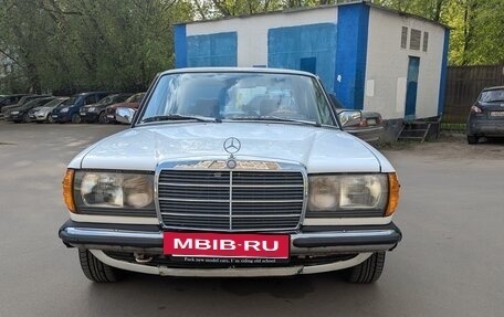 Mercedes-Benz W123, 1982 год, 700 000 рублей, 2 фотография