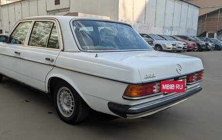 Mercedes-Benz W123, 1982 год, 700 000 рублей, 6 фотография