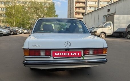 Mercedes-Benz W123, 1982 год, 700 000 рублей, 5 фотография