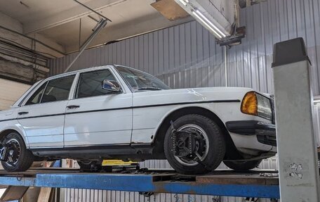 Mercedes-Benz W123, 1982 год, 700 000 рублей, 31 фотография