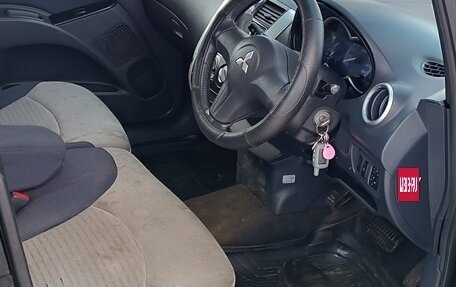 Mitsubishi Colt VI рестайлинг, 2003 год, 310 000 рублей, 2 фотография