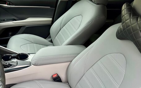 Toyota Camry, 2019 год, 2 299 000 рублей, 12 фотография