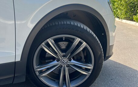 Volkswagen Tiguan II, 2017 год, 2 650 000 рублей, 3 фотография