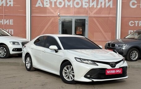 Toyota Camry, 2018 год, 2 185 000 рублей, 3 фотография